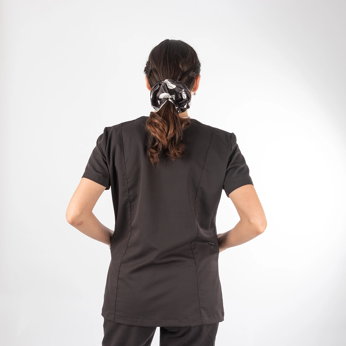 Blusa Clínica Negro Área Médica Mujer Entallada - Ale - Imagen 2
