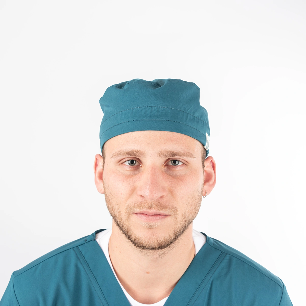 Gorro Clínico Verde Petróleo Área Médica Unisex con Elástico - Imagen 4