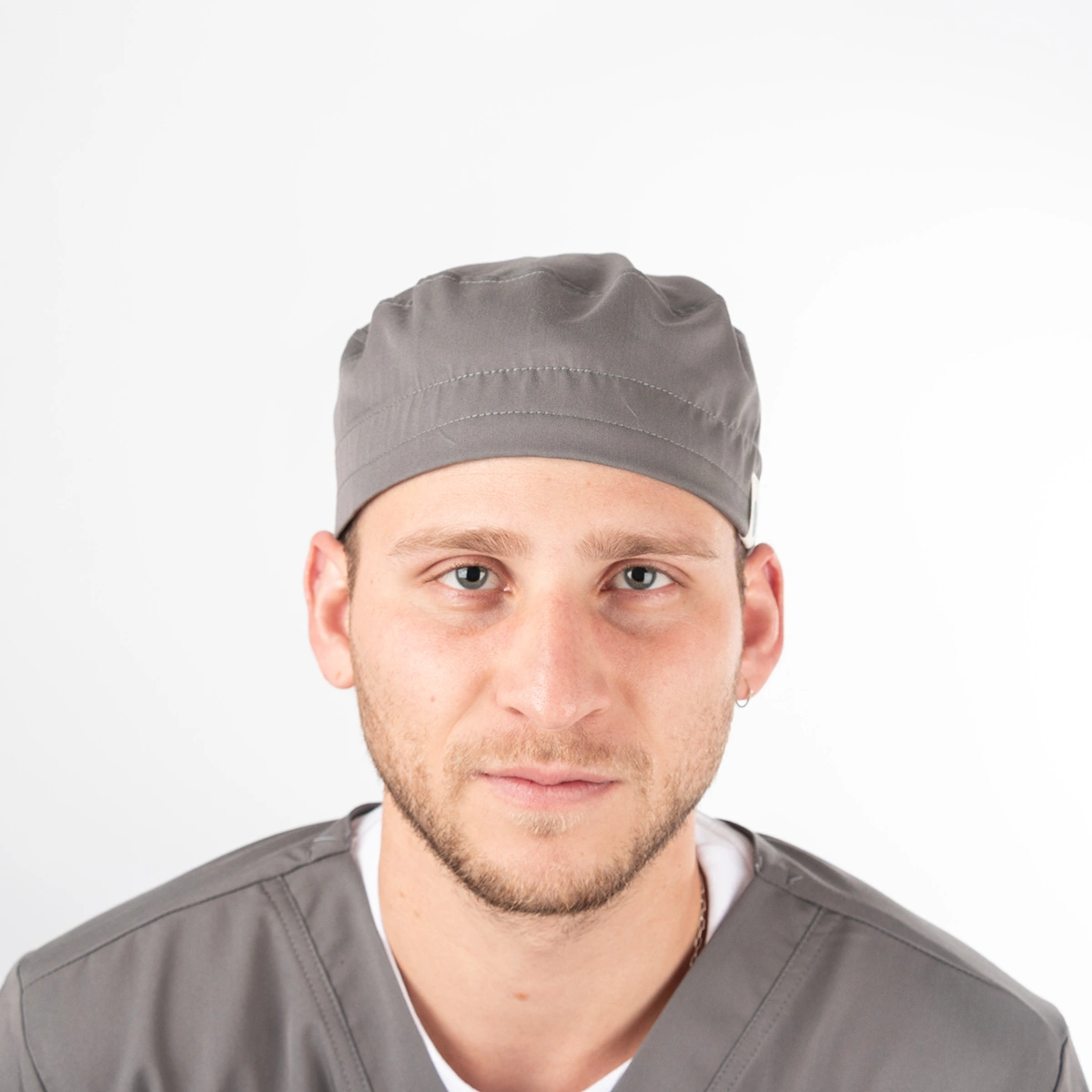 Gorro Clínico Gris Área Médica Unisex con Elástico - Imagen 3