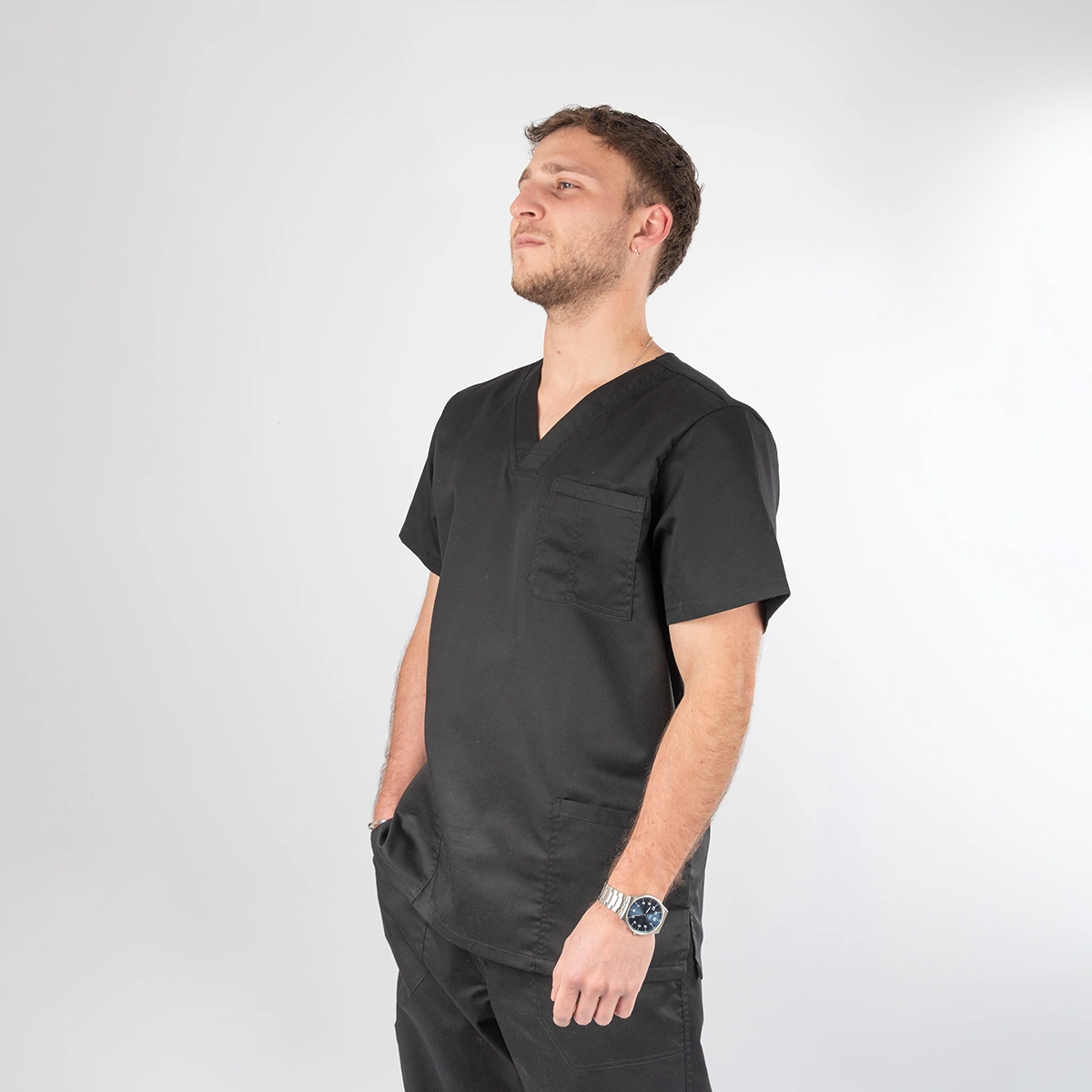Polera Clínica Negra en gabardina Modelo Paulo