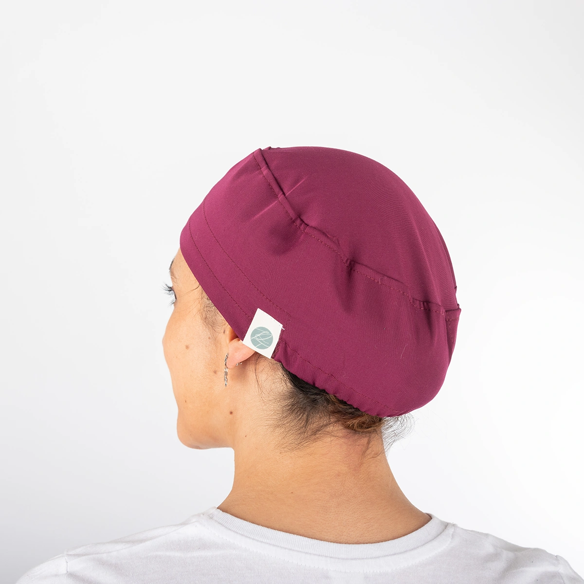 Gorro Clínico Burdeo Tecnólogo Unisex con Elástico - Imagen 2