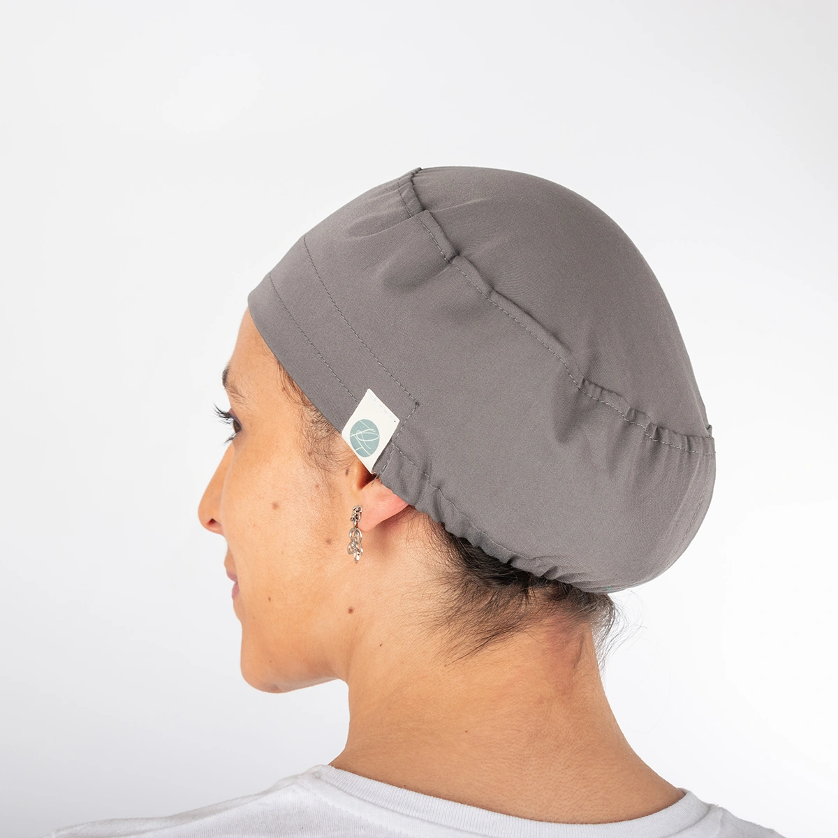 Gorro Clínico Gris Área Médica Unisex con Elástico - Imagen 2