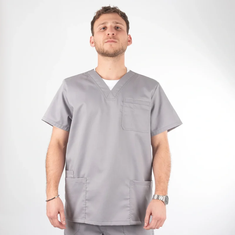 Polera Clínica Gris en gabardina Modelo Paulo