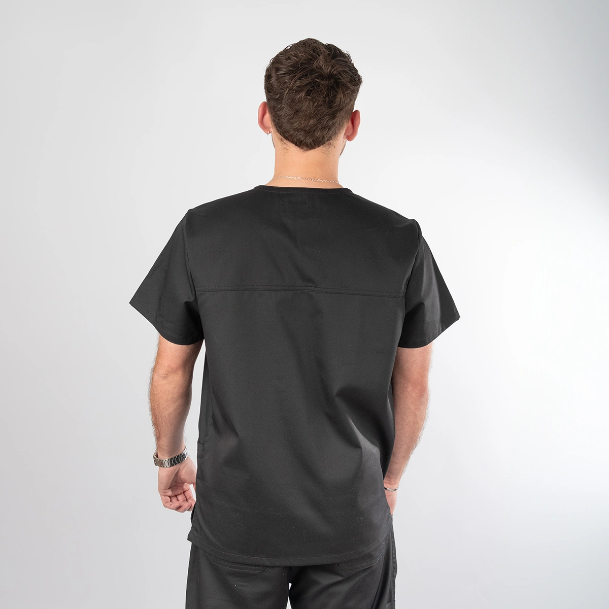 Polera Clínica Negra en gabardina Modelo Paulo